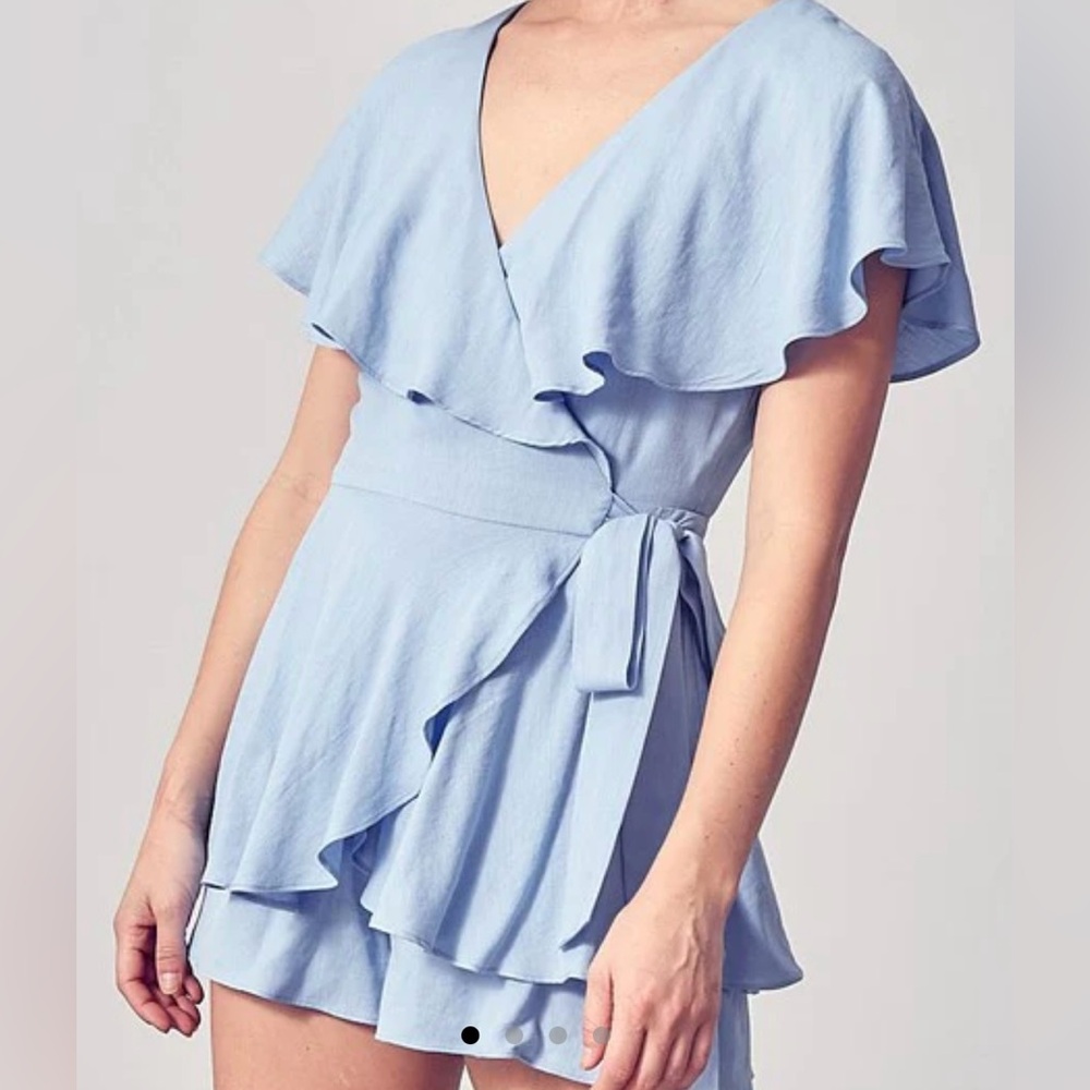 ✨ CLEAR OUT SALE ✨ NWT DO+BE Periwinkle Ruffle Romper